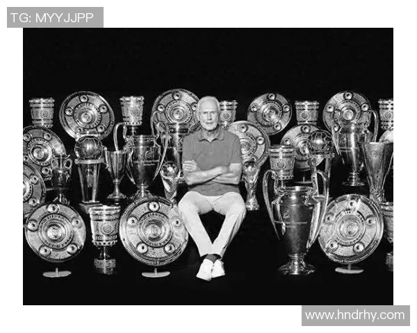 德国军装足球明星的传奇故事与球场上的辉煌成就